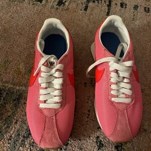 Nike LD-1000 women’s sneakers size 7 excellent condition worn once